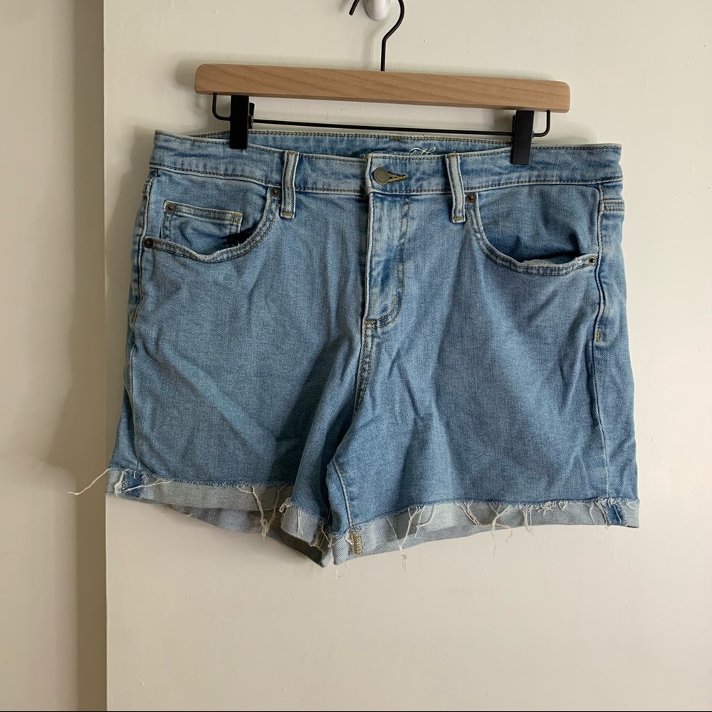 Universal Thread Mid Rise Boyfriend Short